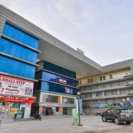 Oyo Hotel Apple Inn Surat Ngoại thất bức ảnh