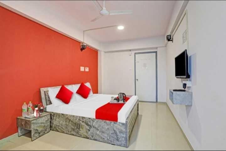 Oyo Hotel Apple Inn Surat Ngoại thất bức ảnh