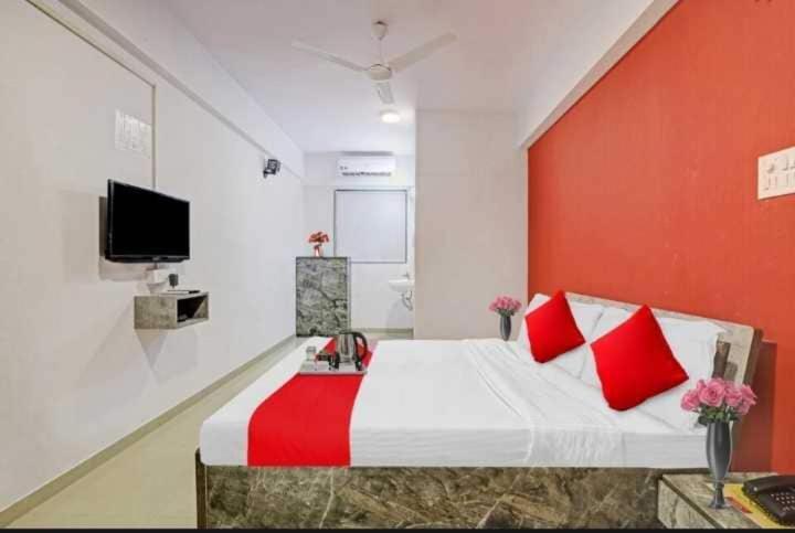 Oyo Hotel Apple Inn Surat Ngoại thất bức ảnh