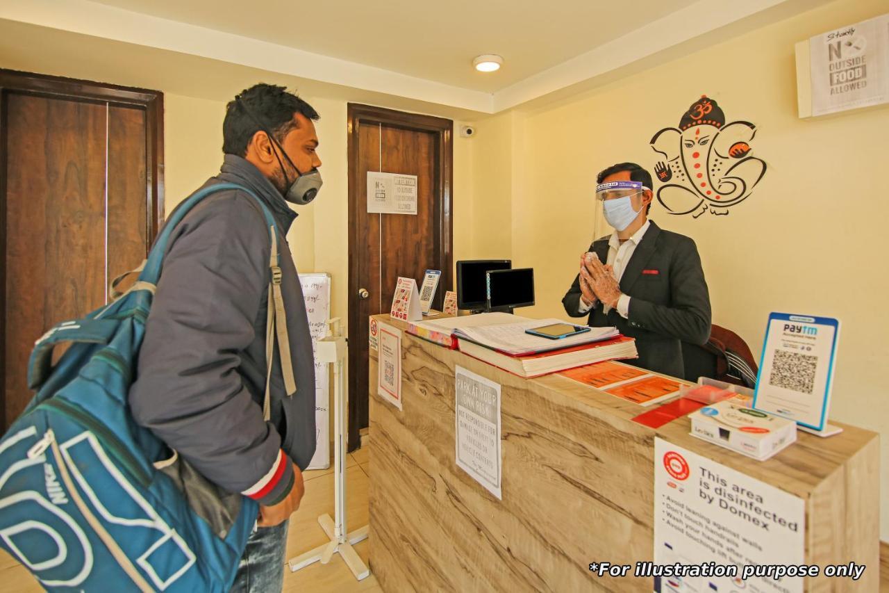 Oyo Hotel Apple Inn Surat Ngoại thất bức ảnh