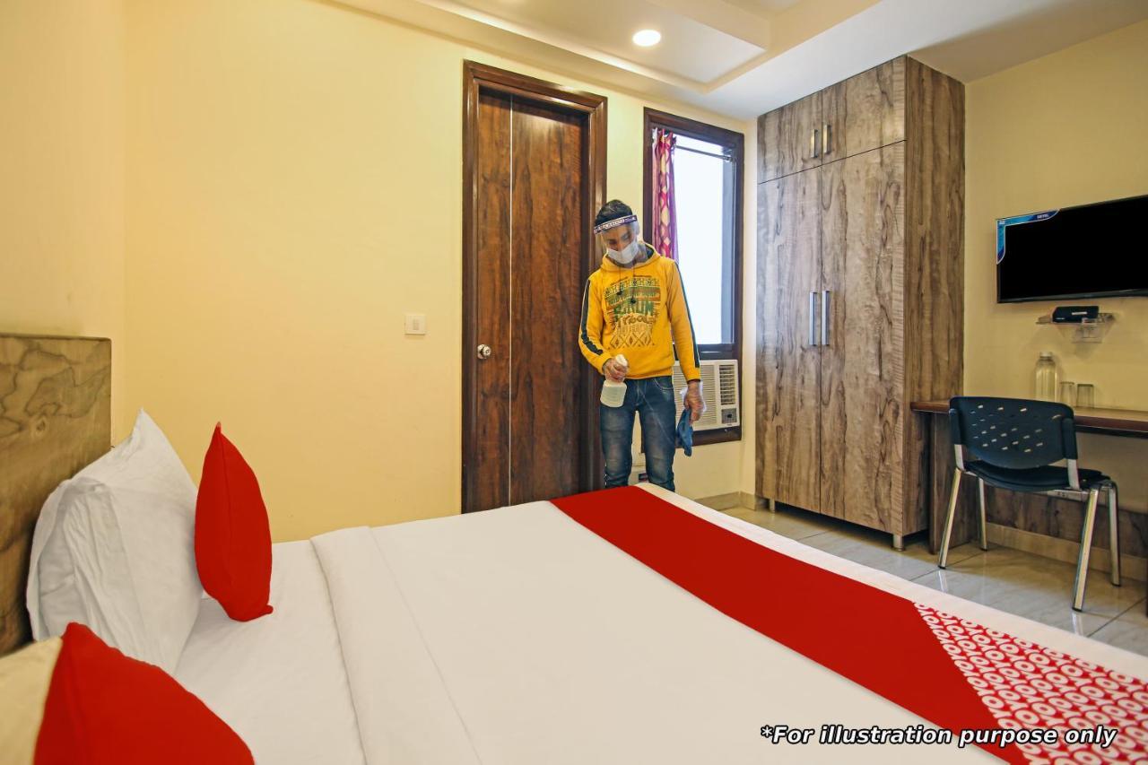 Oyo Hotel Apple Inn Surat Ngoại thất bức ảnh