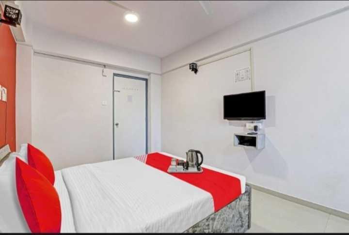 Oyo Hotel Apple Inn Surat Ngoại thất bức ảnh