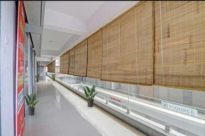 Oyo Hotel Apple Inn Surat Ngoại thất bức ảnh
